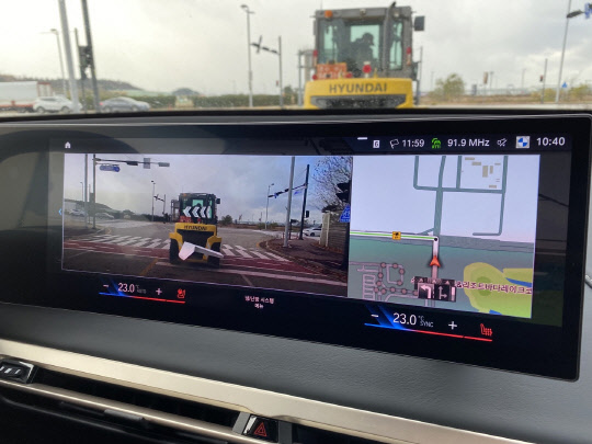 BMW iX 증강현실(AR) 내비게이션. 장우진 기자